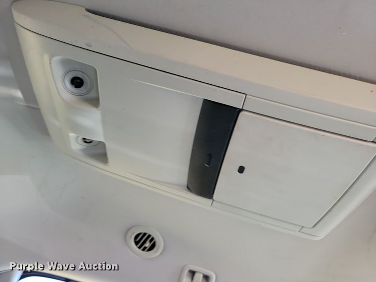 image for item OH9361 2011 Volkswagen Routan SEL van