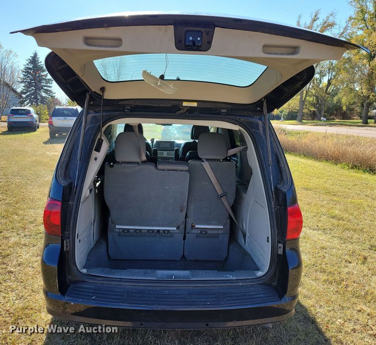 image for item OH9361 2011 Volkswagen Routan SEL van