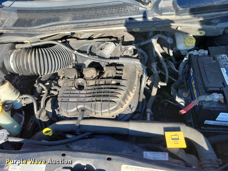 image for item OH9361 2011 Volkswagen Routan SEL van