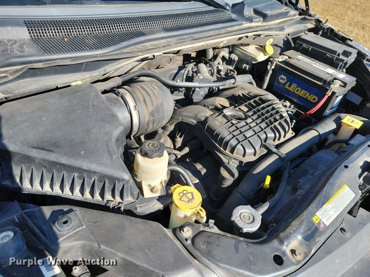 image for item OH9361 2011 Volkswagen Routan SEL van