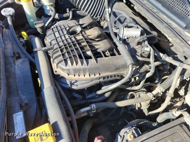 image for item OH9361 2011 Volkswagen Routan SEL van