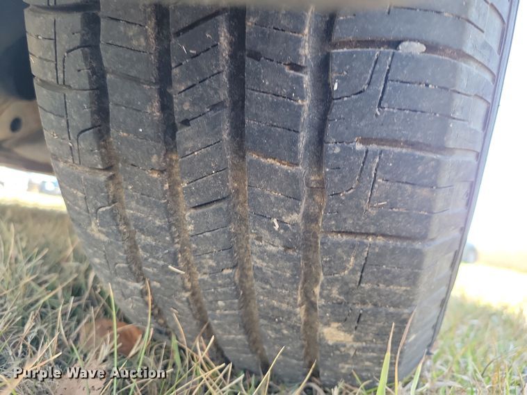 image for item OH9361 2011 Volkswagen Routan SEL van