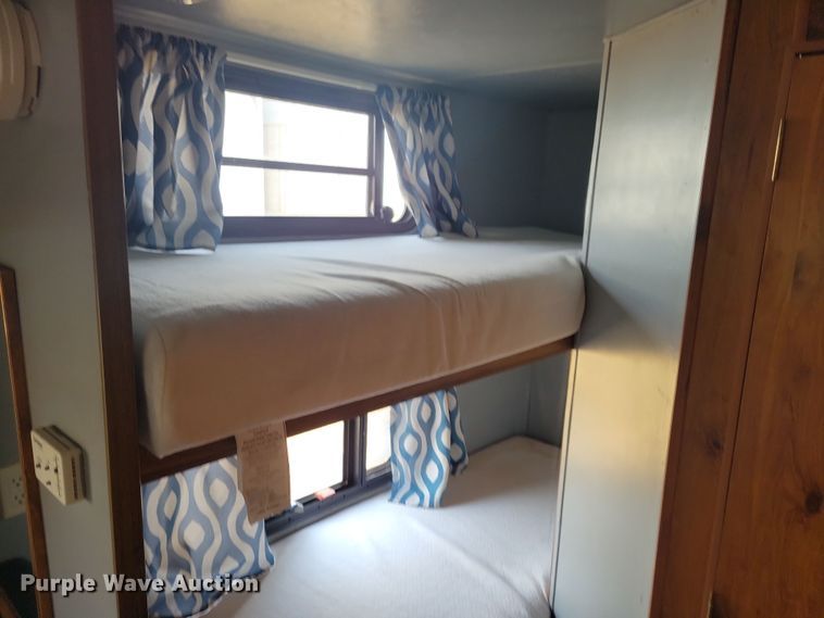 image for item OH9458 1999 Arlington  Skyline 3010 camper