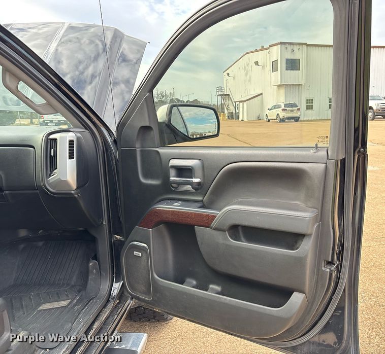 image for item OK9487 2018 GMC Sierra 1500 Crew Cab pickup truck