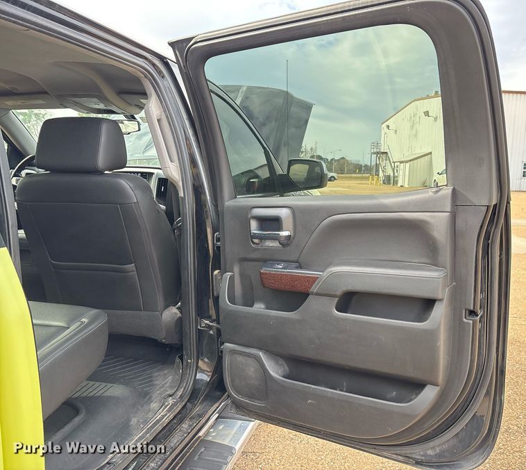 image for item OK9487 2018 GMC Sierra 1500 Crew Cab pickup truck