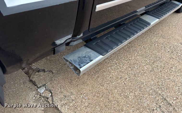 image for item OK9488 2018 GMC Sierra 1500 Crew Cab pickup truck