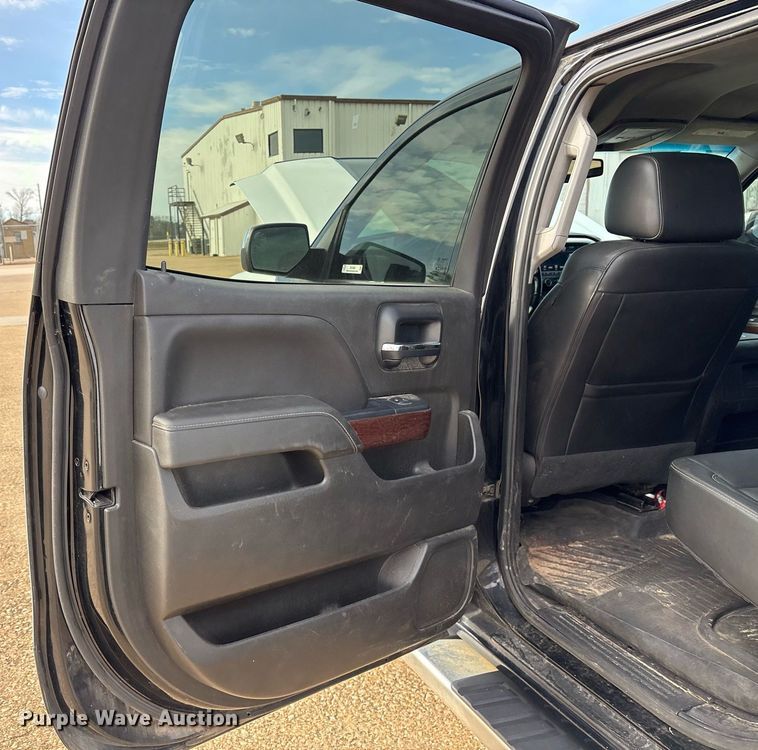 image for item OK9488 2018 GMC Sierra 1500 Crew Cab pickup truck