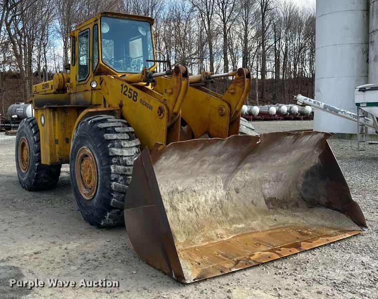 image for item DH9222 1976 Michigan  125B wheel loader