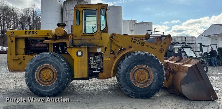 image for item DH9222 1976 Michigan  125B wheel loader