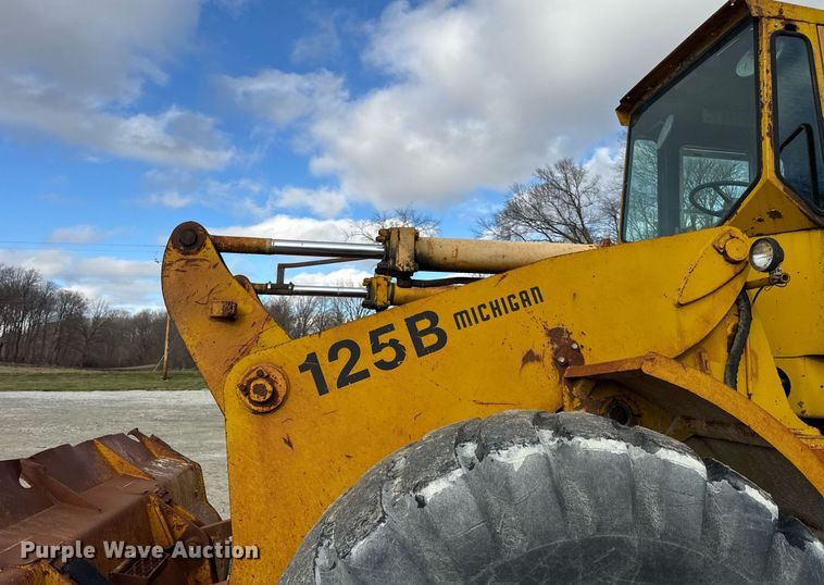 image for item DH9222 1976 Michigan  125B wheel loader