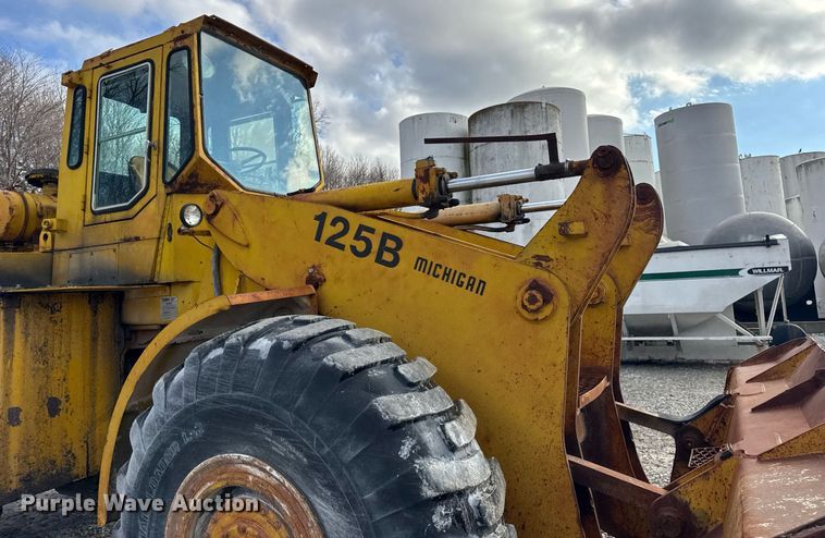 image for item DH9222 1976 Michigan  125B wheel loader