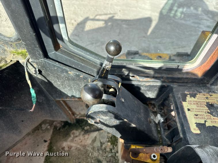 image for item DH9222 1976 Michigan  125B wheel loader