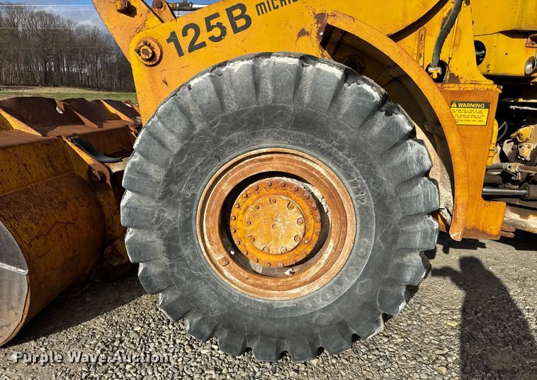 image for item DH9222 1976 Michigan  125B wheel loader