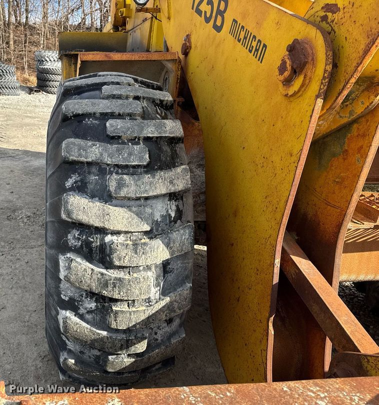 image for item DH9222 1976 Michigan  125B wheel loader