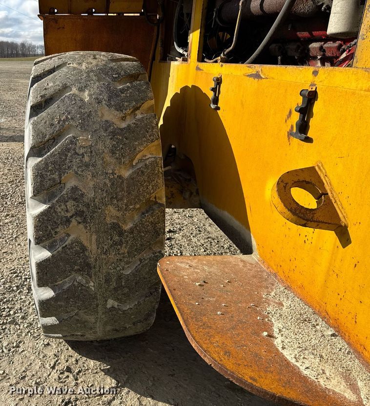 image for item DH9222 1976 Michigan  125B wheel loader