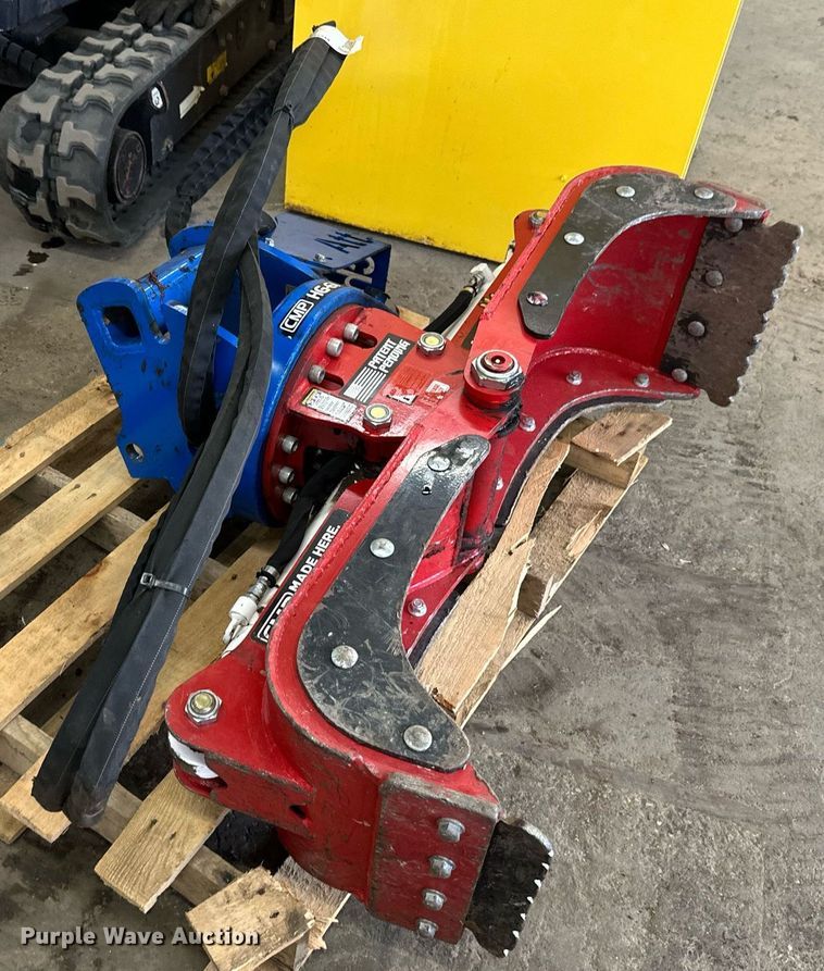 image for item DN0899 CMP HG61 rotating excavator grapple