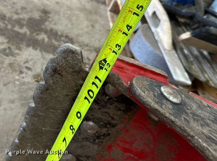 image for item DN0899 CMP HG61 rotating excavator grapple