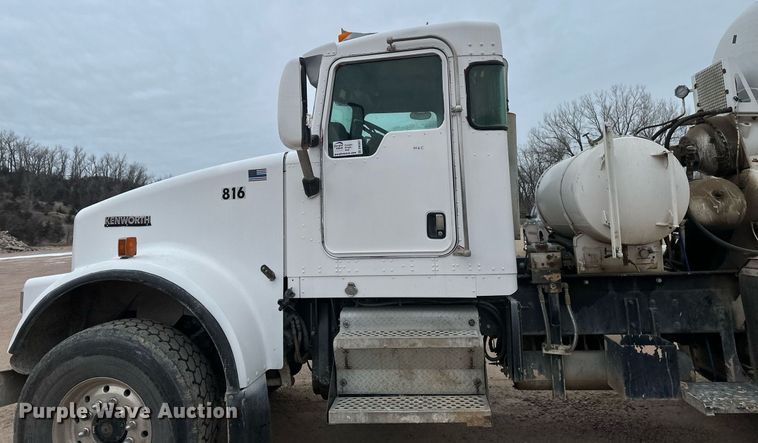 image for item DN0937 2003 Kenworth W900 ready mix truck