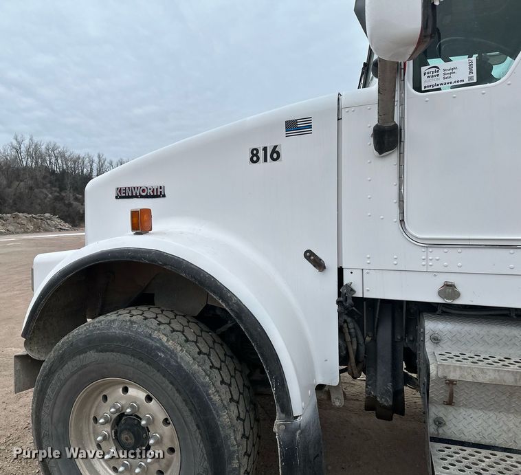 image for item DN0937 2003 Kenworth W900 ready mix truck