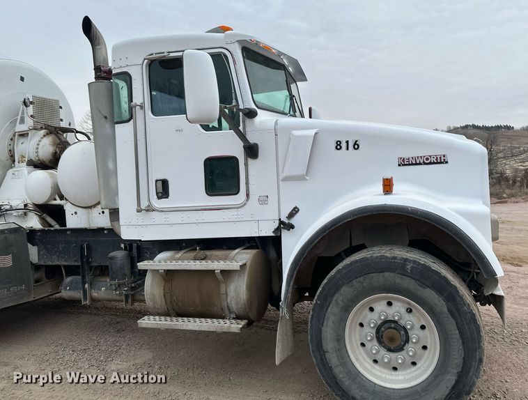 image for item DN0937 2003 Kenworth W900 ready mix truck