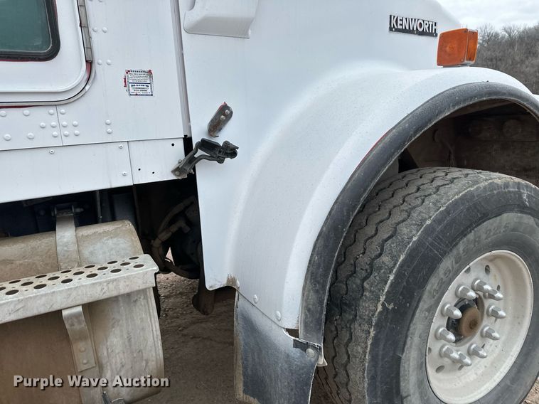 image for item DN0937 2003 Kenworth W900 ready mix truck