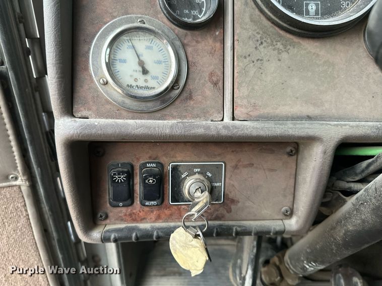 image for item DN0937 2003 Kenworth W900 ready mix truck