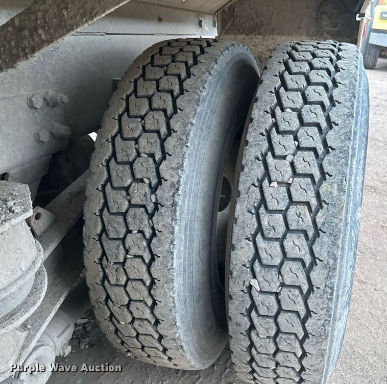 image for item DN0937 2003 Kenworth W900 ready mix truck