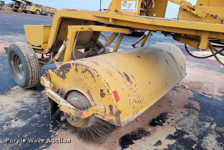 image for item DN3662 Roscoe RB-38 broom