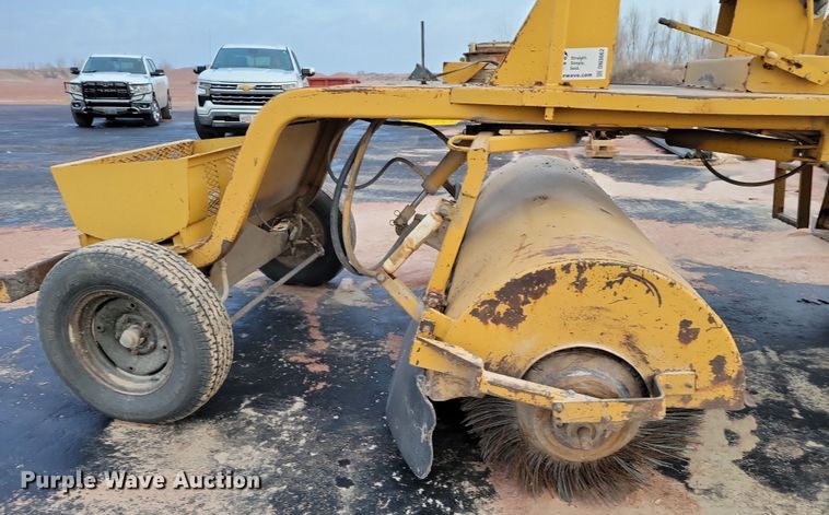 image for item DN3662 Roscoe RB-38 broom