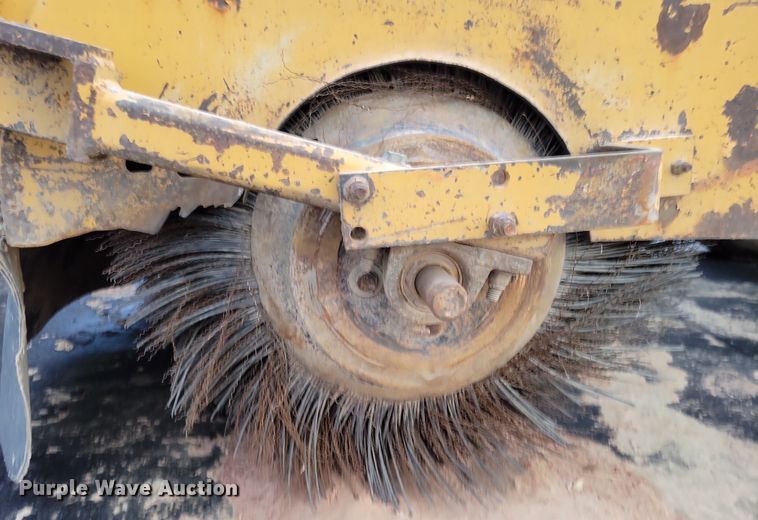 image for item DN3662 Roscoe RB-38 broom