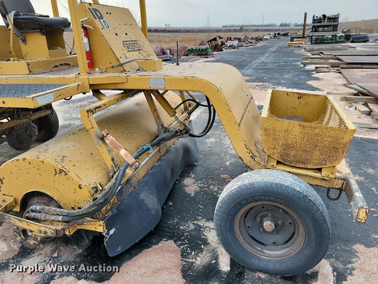 image for item DN3662 Roscoe RB-38 broom