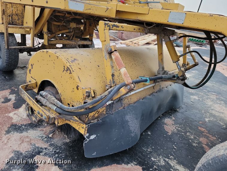 image for item DN3662 Roscoe RB-38 broom