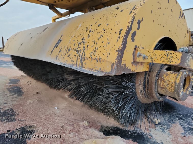 image for item DN3662 Roscoe RB-38 broom