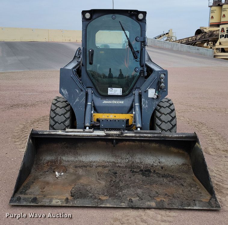 image for item DN3663 2021 John Deere 324G skid steer loader