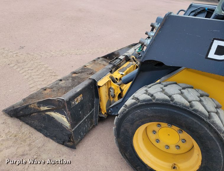 image for item DN3663 2021 John Deere 324G skid steer loader