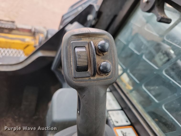 image for item DN3663 2021 John Deere 324G skid steer loader