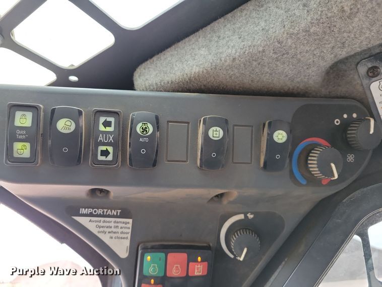 image for item DN3663 2021 John Deere 324G skid steer loader