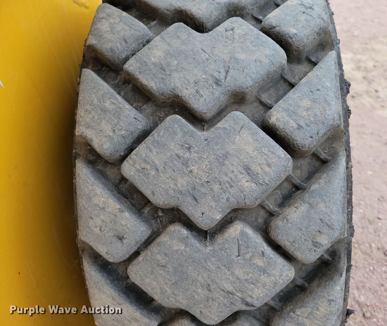 image for item DN3663 2021 John Deere 324G skid steer loader