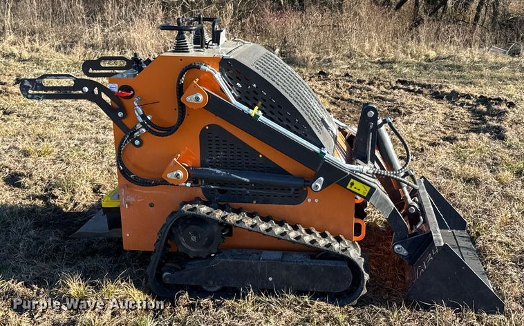 image for item DO0087 Compact utility loader