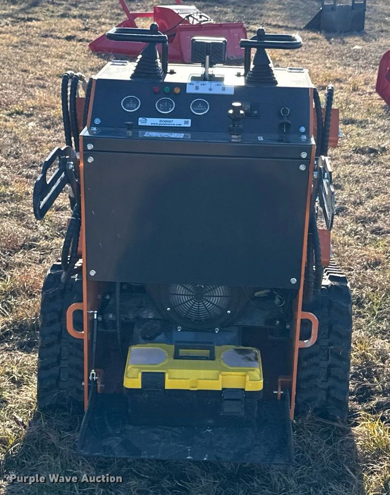 image for item DO0087 Compact utility loader