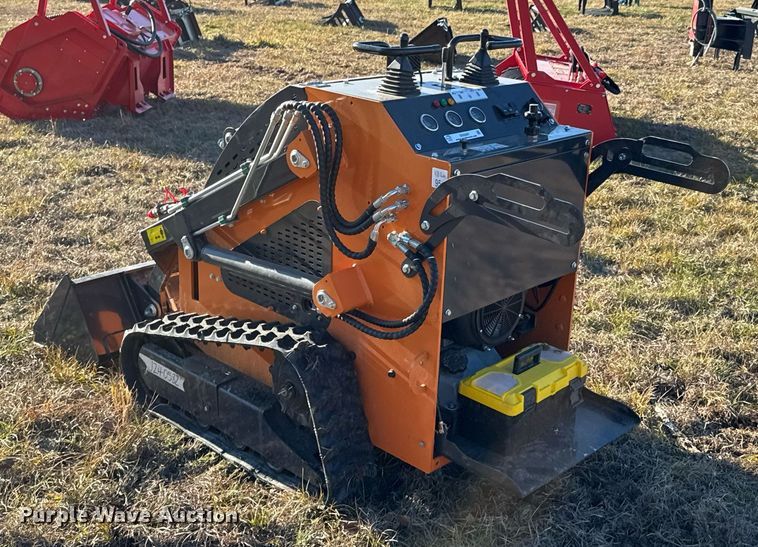 image for item DO0087 Compact utility loader