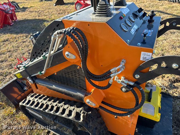 image for item DO0087 Compact utility loader