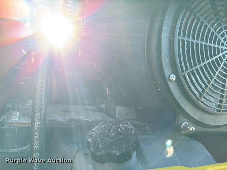 image for item DO0087 Compact utility loader