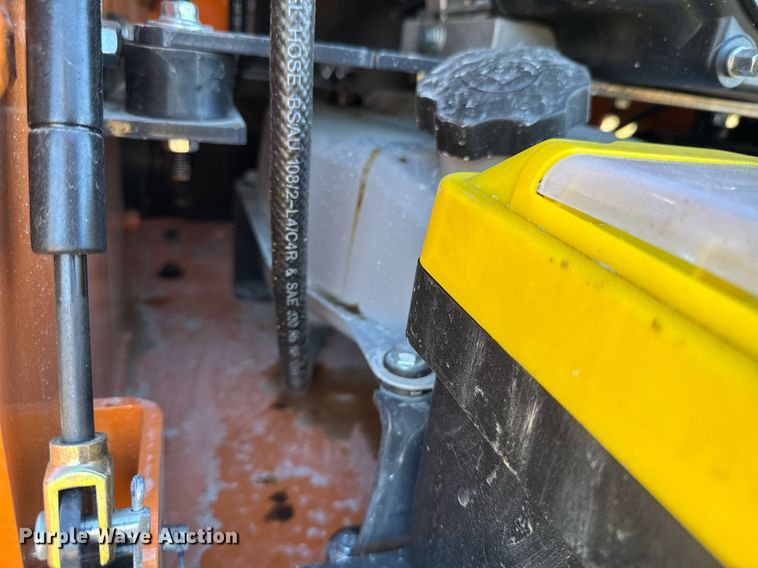 image for item DO0087 Compact utility loader