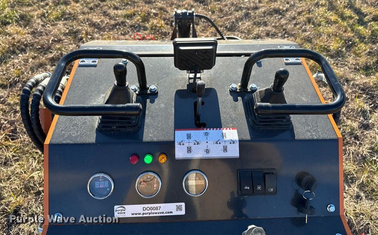 image for item DO0087 Compact utility loader