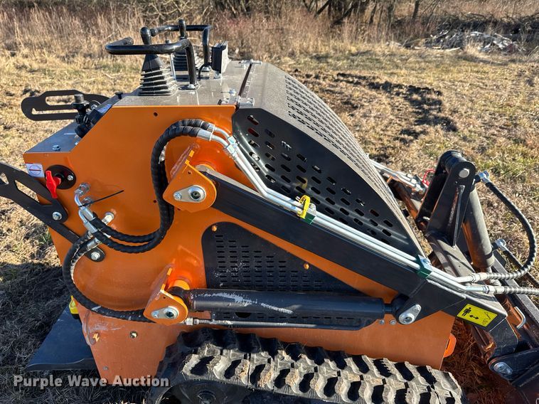 image for item DO0087 Compact utility loader