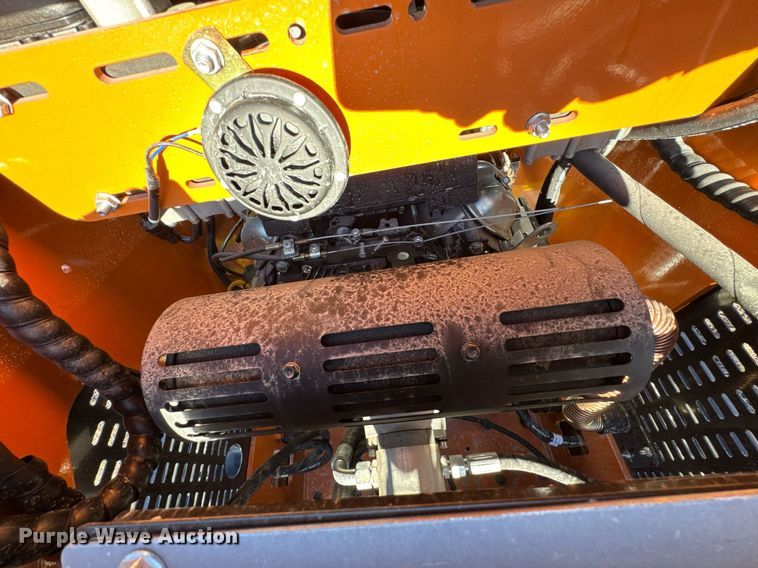 image for item DO0087 Compact utility loader