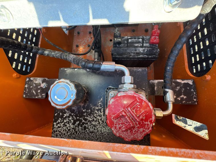 image for item DO0087 Compact utility loader