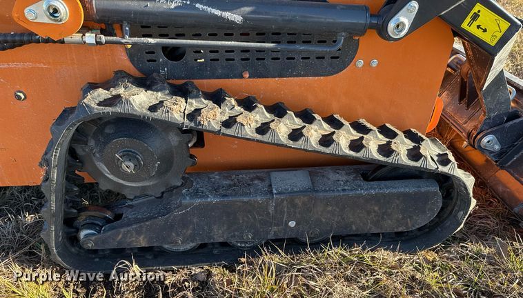 image for item DO0087 Compact utility loader