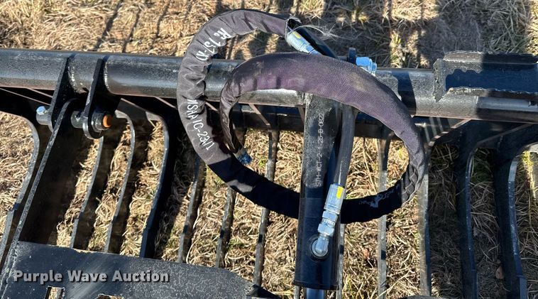 image for item DO0123 KC skid steer grapple bucket